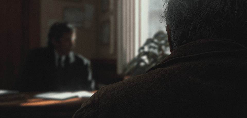 u4925785586_scene_showing_a_working-class_person_and_a_lawyer_14ffd575-d19a-4c26-8353-aa9dee80cfb1_3